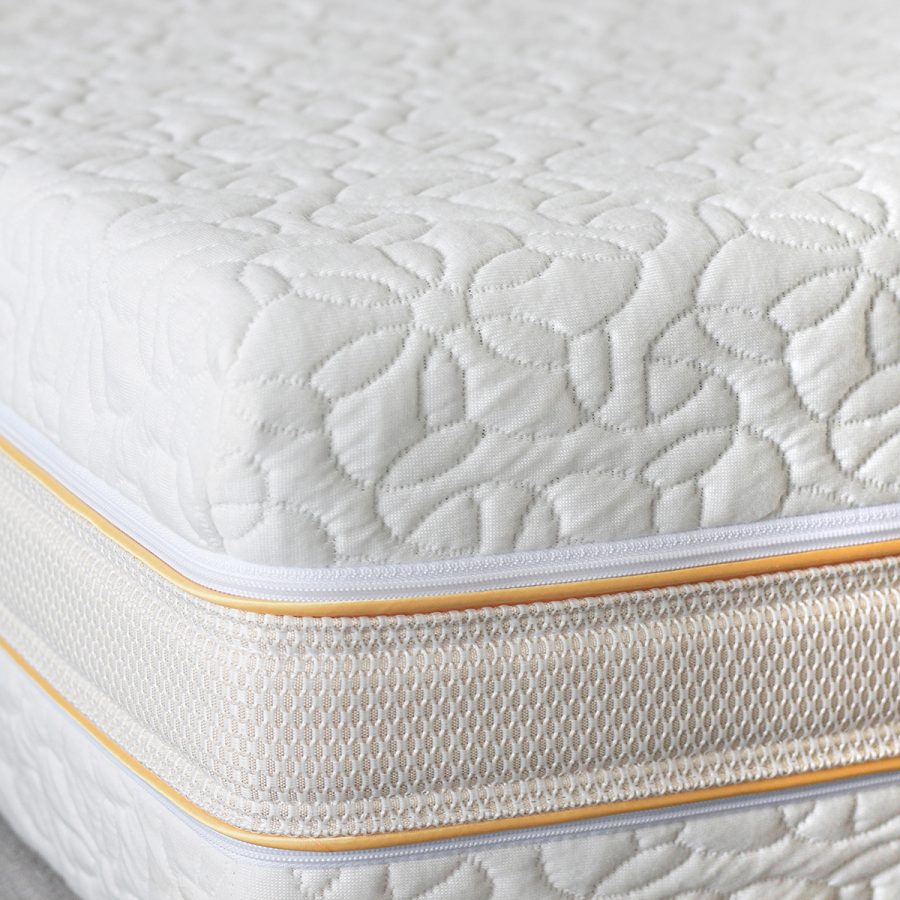 Detail boční 3D textilie, zipu a žlutého lemování potahu matrace HONEY DREAM.